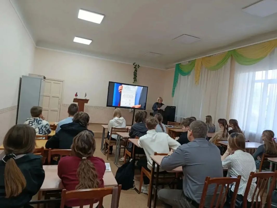 В преддверии Дня воссоединения ДНР, ЛНР, Запорожской и Херсонской областей с Российской Федерацией в ГБОУ «СШ №1 г.о. Харцызск» состоялась тематическая программа «Донбасс — это Россия» В преддверии Дня воссоединения ДНР, ЛНР, Запорожской и Херсонской областей с Российской Федерацией в ГБОУ «СШ №1 г.о. Харцызск» состоялась тематическая программа «Донбасс — это Россия»