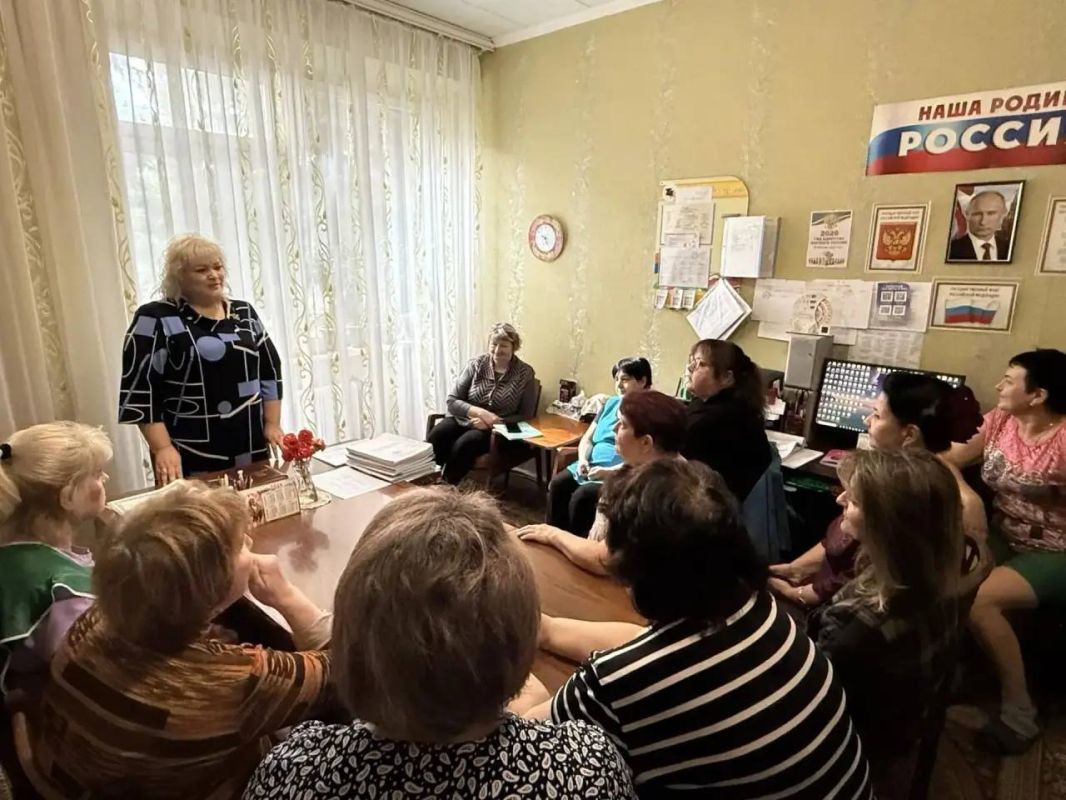 29 сентября депутат Макеевского городского совета Донецкой Народной Республики Оксана Бевцык провела встречу с жителями в помещении детского сада № 135