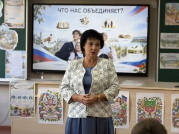 Валентина Харлашка посетила лицей «Престиж» и приняла участие в классном часе, приуроченном Дню воссоединения Донецкой и Луганской Народных Республик, Херсонской и Запорожской областей с Российской Федерацией