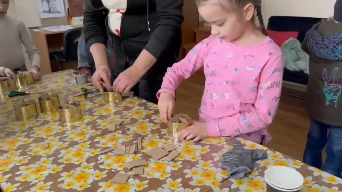В стенах Ялтинского Дома Культуры состоялось очень важное и душевное событие — мастеркласс по изготовлению окопных свечей для наших защитников! В стенах Ялтинского Дома Культуры состоялось очень важное и душевное событие — мастеркласс по изготовлению окопных свечей для наших защитников!