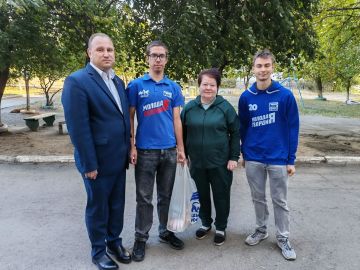 С заботой и глубокой благодарностью: в День воссоединения Донбасса с Россией навестили матерей погибших героев