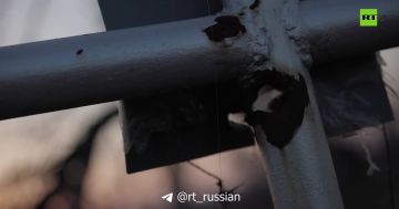 — Почему не уехали?. — Куда ехать? С авоськой по белу свету? Свой дом