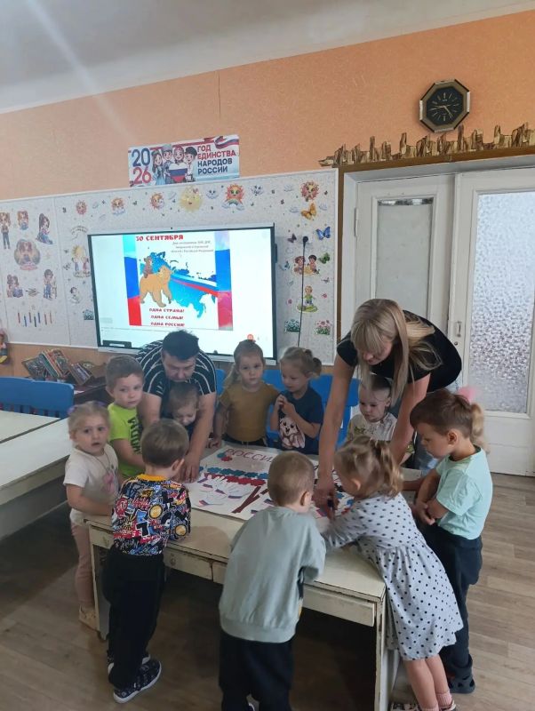 Снежнянские дошколята узнали о Дне воссоединения с Россией Снежнянские дошколята узнали о Дне воссоединения с Россией