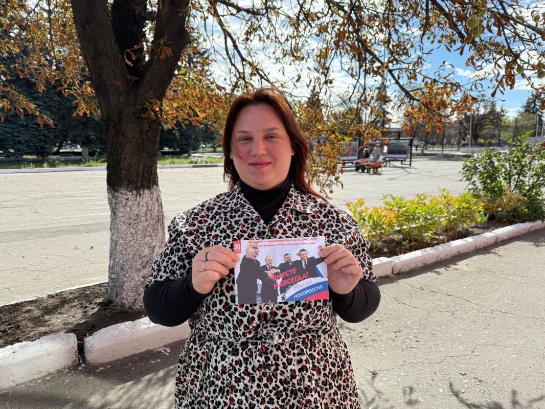 На центральной площади города состоялась патриотическая акция «Вместе с Россией», приуроченная к знаковой исторической дате — Дню воссоединения Донецкой Народной Республики, Луганской Народной Республики, Запорожской и... На центральной площади города состоялась патриотическая акция «Вместе с Россией», приуроченная к знаковой исторической дате — Дню воссоединения Донецкой Народной Республики, Луганской Народной Республики, Запорожской и...