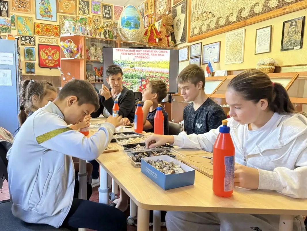Вчера в Юрьевском СК состоялось познавательно-творческое мероприятие «Азбука легенд родного края», посвященное изучению краеведческого наследия Донбасса и Новороссии Вчера в Юрьевском СК состоялось познавательно-творческое мероприятие «Азбука легенд родного края», посвященное изучению краеведческого наследия Донбасса и Новороссии