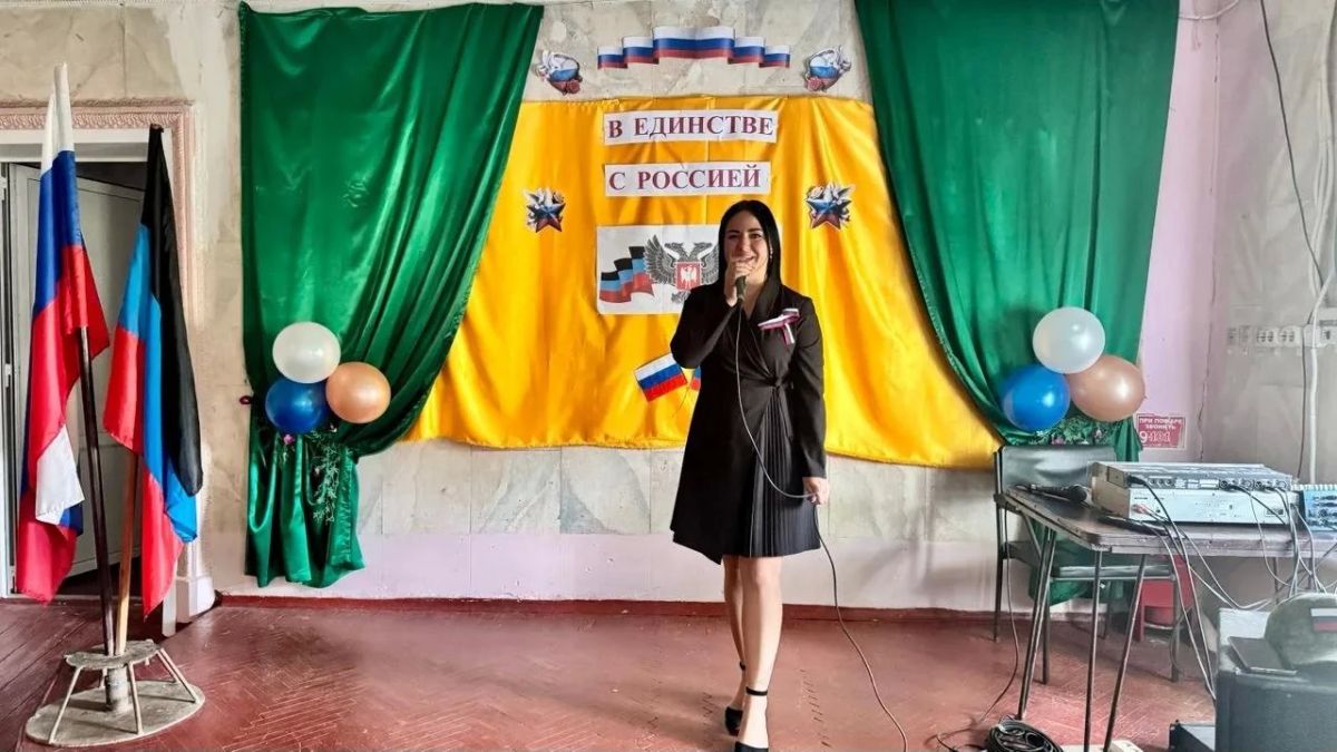 В единстве — наша сила!. 29 сентября в Новозарьевском центре культуры и досуга прошел трогательный литературно-музыкальный вечер «В единстве с Россией» В единстве — наша сила!. 29 сентября в Новозарьевском центре культуры и досуга прошел трогательный литературно-музыкальный вечер «В единстве с Россией»