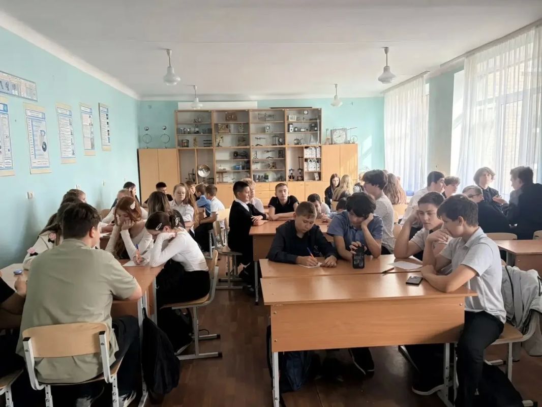 В Ждановке отметили День воссоединения новых регионов с Россией В Ждановке отметили День воссоединения новых регионов с Россией