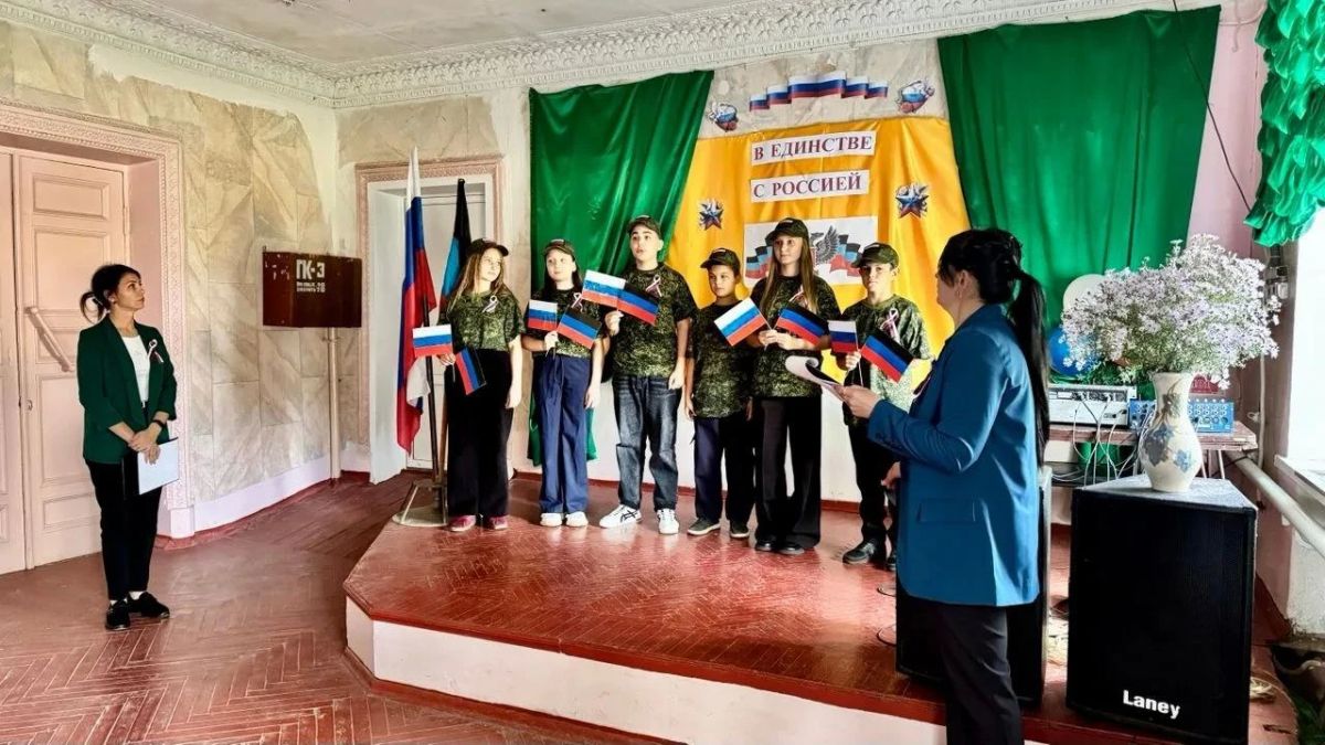 В единстве — наша сила!. 29 сентября в Новозарьевском центре культуры и досуга прошел трогательный литературно-музыкальный вечер «В единстве с Россией» В единстве — наша сила!. 29 сентября в Новозарьевском центре культуры и досуга прошел трогательный литературно-музыкальный вечер «В единстве с Россией»
