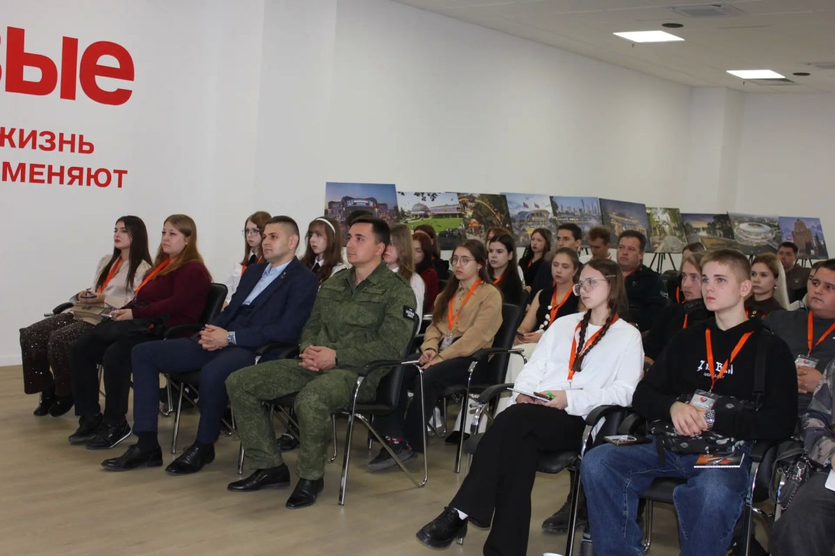 Сотрудники СК России по ДНР и Российское общество «Знание» провели для кадет исторические встречи «Одна страна» Сотрудники СК России по ДНР и Российское общество «Знание» провели для кадет исторические встречи «Одна страна»