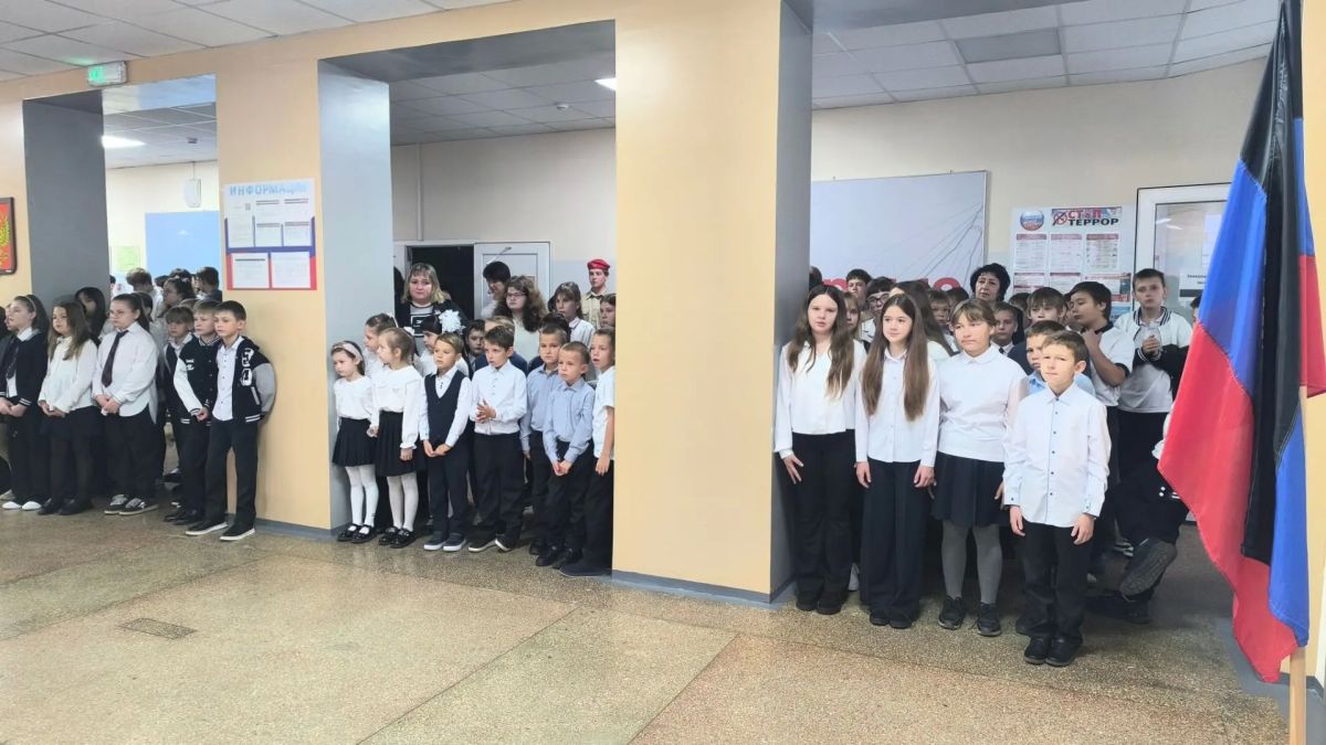 В ГБОУ "Новотроицкая школа №4 Волновахского муниципального округа" прошла торжественная общешкольная линейка «Точка притяжения – Россия», посвящённая Дню воссоединения ДНР, ЛНР, Херсонской и Запорожской областей с Российской... В ГБОУ "Новотроицкая школа №4 Волновахского муниципального округа" прошла торжественная общешкольная линейка «Точка притяжения – Россия», посвящённая Дню воссоединения ДНР, ЛНР, Херсонской и Запорожской областей с Российской...
