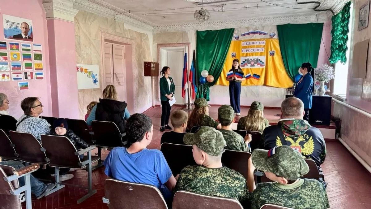 В единстве — наша сила!. 29 сентября в Новозарьевском центре культуры и досуга прошел трогательный литературно-музыкальный вечер «В единстве с Россией» В единстве — наша сила!. 29 сентября в Новозарьевском центре культуры и досуга прошел трогательный литературно-музыкальный вечер «В единстве с Россией»