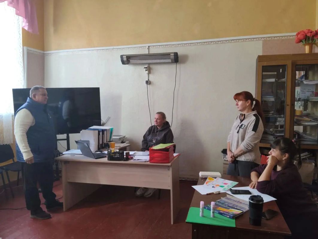 Лидер общественного мнения Андреев Андрей провёл встречу с сотрудниками МБУ «Марьяновский СДК»