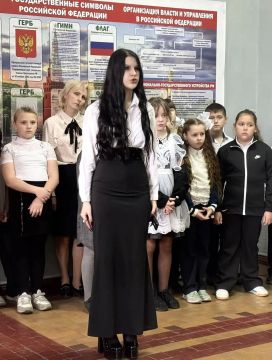 В ГБОУ "Школа № 8 им. Д.А.Рыбалко г.о. Торез" ДНР состоялась торжественная линейка «Мы вместе», посвящённая Дню воссоединения ДНР, ЛНР, Херсонской и Запорожской областей с Российской Федерацией