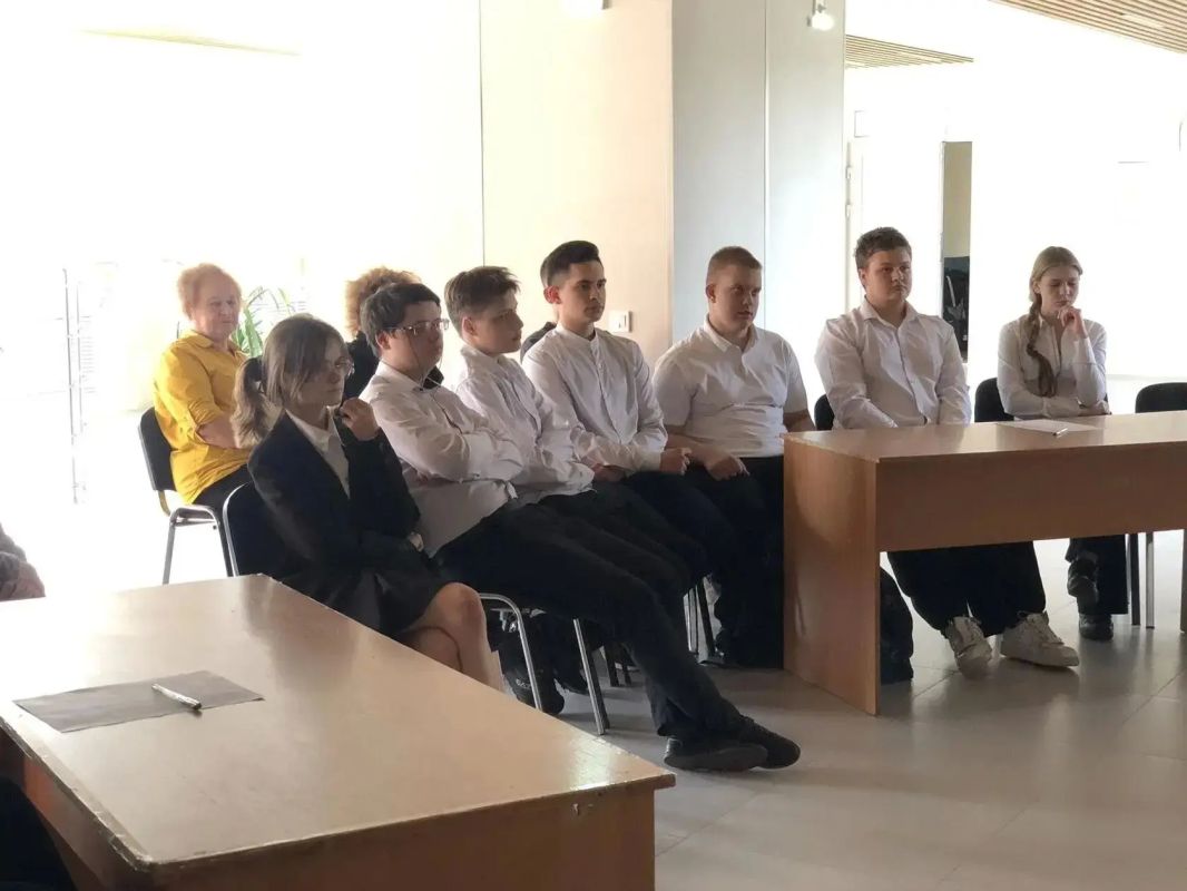 В Ждановском Центре культуры и досуга прошло мероприятие ко Дню воссоединения ДНР, ЛНР, Запорожской и Херсонской областей с Россией В Ждановском Центре культуры и досуга прошло мероприятие ко Дню воссоединения ДНР, ЛНР, Запорожской и Херсонской областей с Россией
