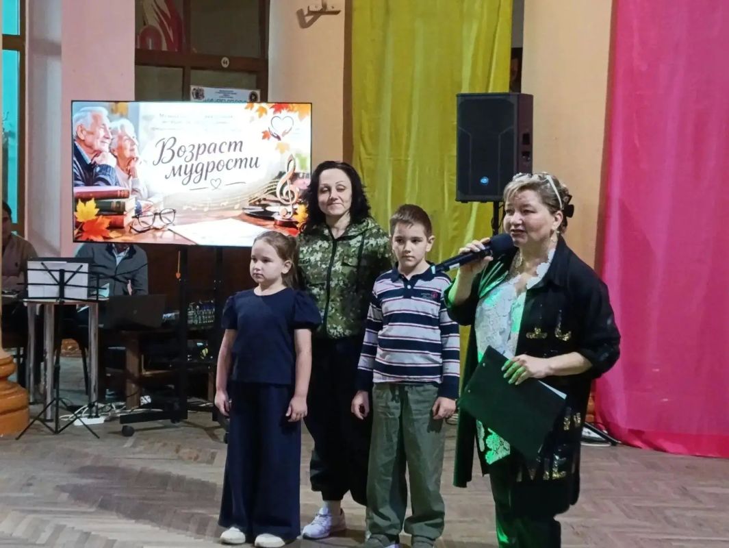 «ВОЗРАСТ МУДРОСТИ». В МБУ «ДК ИМ. В. МАЯКОВСКОГО Г. О. ТОРЕЗ» состоялась музыкально-познавательная интерактивная программа, приуроченная ко Дню пожилого человека «ВОЗРАСТ МУДРОСТИ». В МБУ «ДК ИМ. В. МАЯКОВСКОГО Г. О. ТОРЕЗ» состоялась музыкально-познавательная интерактивная программа, приуроченная ко Дню пожилого человека