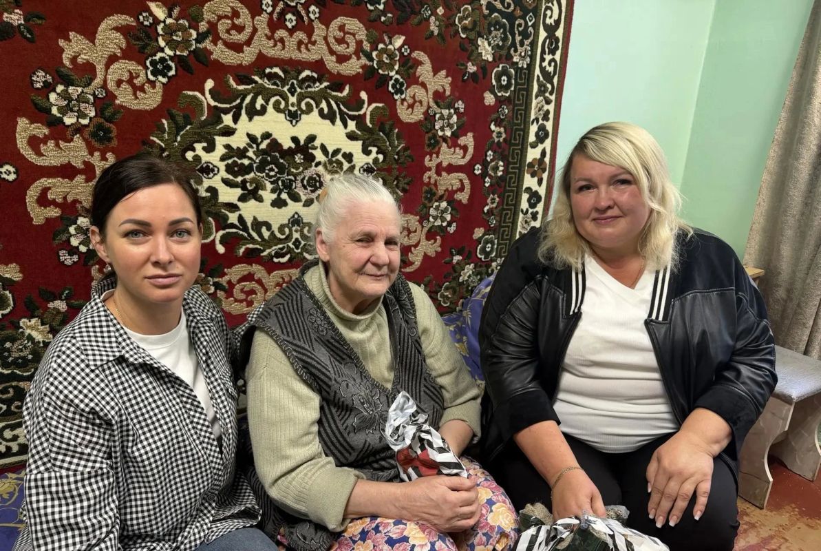 Активисты общественного совета Ясиноватского округа в День пожилых людей навестили подопечных территориального центра Активисты общественного совета Ясиноватского округа в День пожилых людей навестили подопечных территориального центра