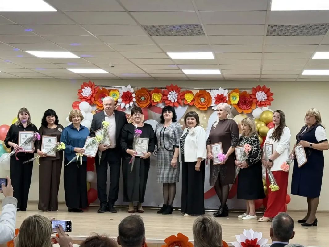 Борис Трима: В Мангушском округе торжество ко Дню учителя Борис Трима: В Мангушском округе торжество ко Дню учителя