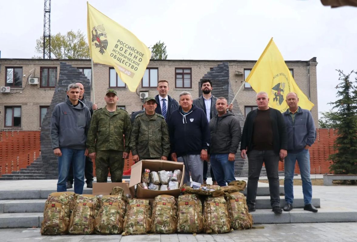 Председатель реготделения РВИО в ДНР Владимир Ежиков вместе с заместителем Председателя Российского военно-исторического общества Николаем Овсиенко пообщались с бойцами трех штурмовых подразделений, выполняющих боевые задачи... Председатель реготделения РВИО в ДНР Владимир Ежиков вместе с заместителем Председателя Российского военно-исторического общества Николаем Овсиенко пообщались с бойцами трех штурмовых подразделений, выполняющих боевые задачи...