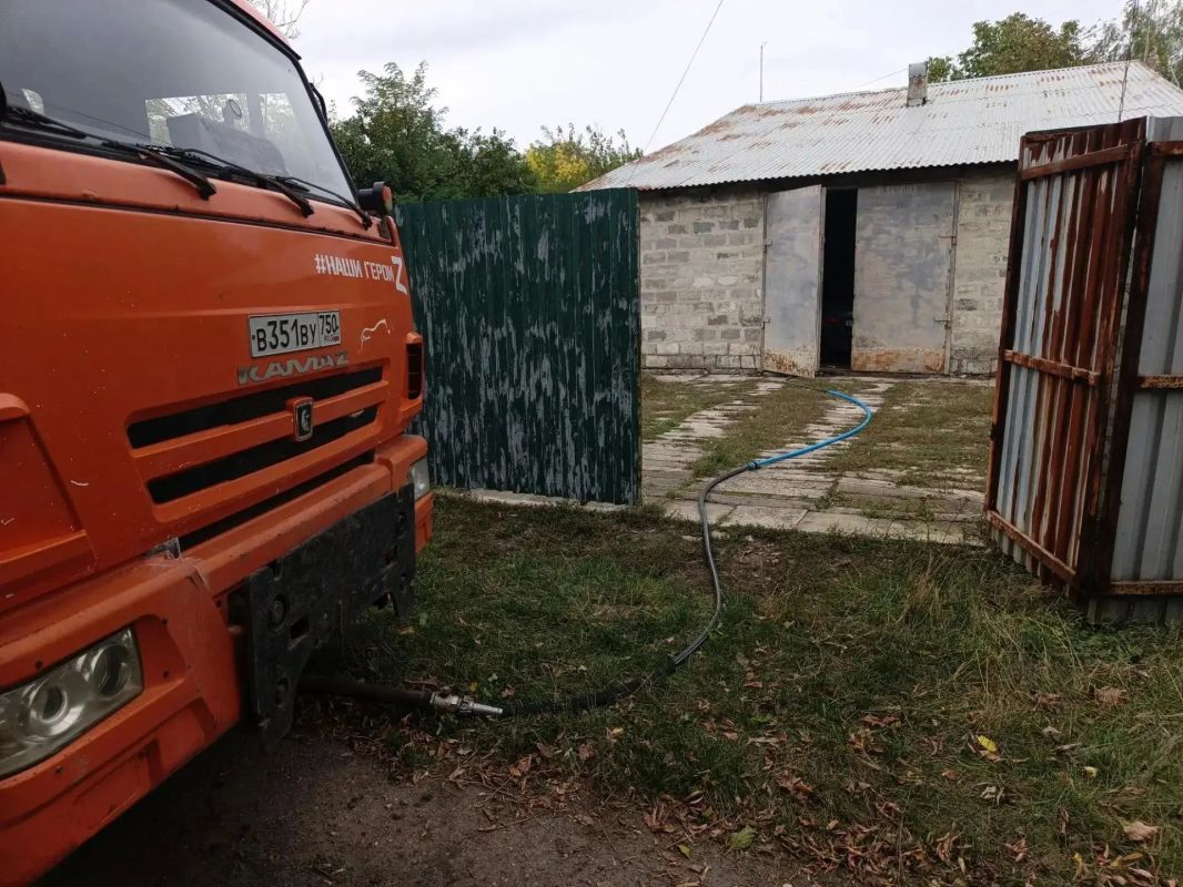 В Кировском внутригородском районе при поддержке региона-шефа Московская область продолжается подвоз воды для жителей домов, в которые в установленный графиком день не поступила вода В Кировском внутригородском районе при поддержке региона-шефа Московская область продолжается подвоз воды для жителей домов, в которые в установленный графиком день не поступила вода
