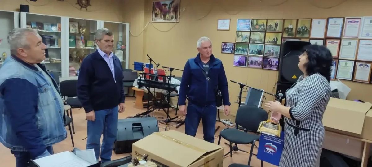 Поздравили музыкантов Мангушского округа Поздравили музыкантов Мангушского округа