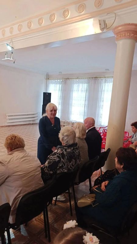 Депутат Амвросиевского муниципального совета Людмила Деревянко приняла участие в концертной программе к Международному дню пожилых людей