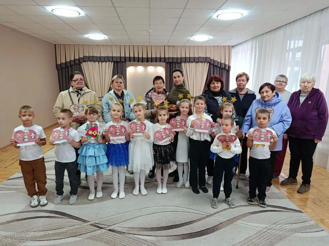 В детском саду «Золотой ключик» с большим теплом и уважением поздравили людей почтенного возраста В детском саду «Золотой ключик» с большим теплом и уважением поздравили людей почтенного возраста