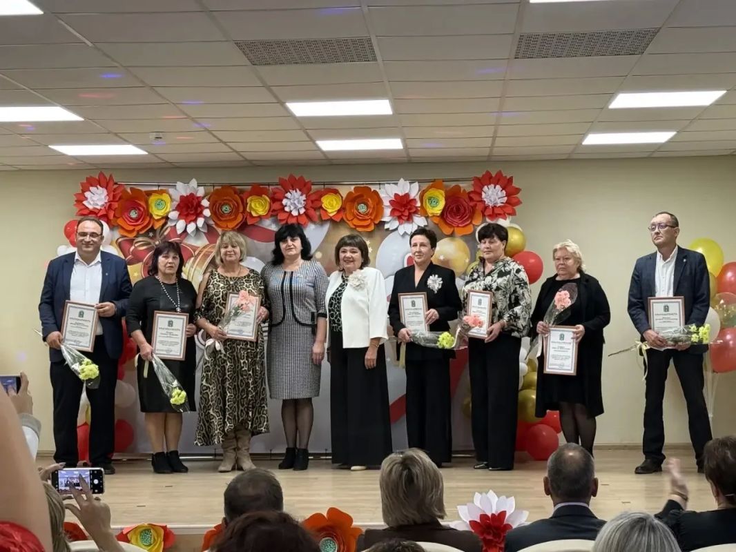 Борис Трима: В Мангушском округе торжество ко Дню учителя Борис Трима: В Мангушском округе торжество ко Дню учителя