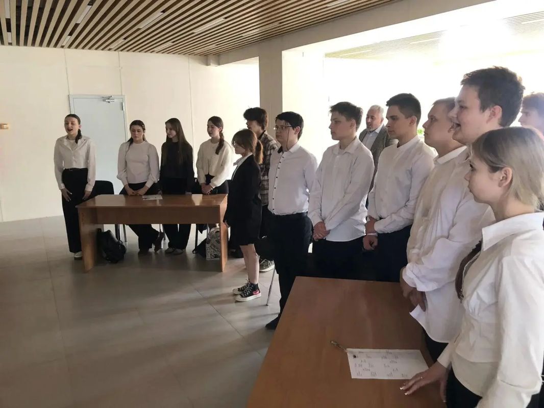 В Ждановском Центре культуры и досуга прошло мероприятие ко Дню воссоединения ДНР, ЛНР, Запорожской и Херсонской областей с Россией В Ждановском Центре культуры и досуга прошло мероприятие ко Дню воссоединения ДНР, ЛНР, Запорожской и Херсонской областей с Россией