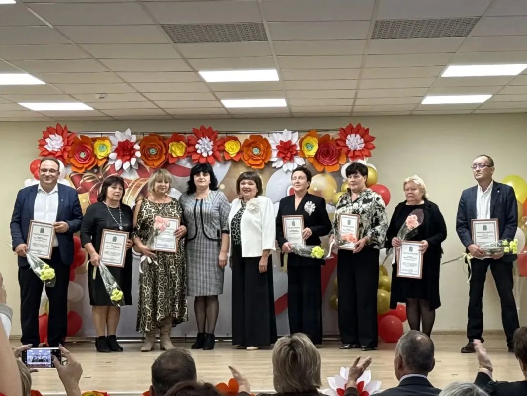 Борис Трима: В Мангушском округе торжество ко Дню учителя Борис Трима: В Мангушском округе торжество ко Дню учителя