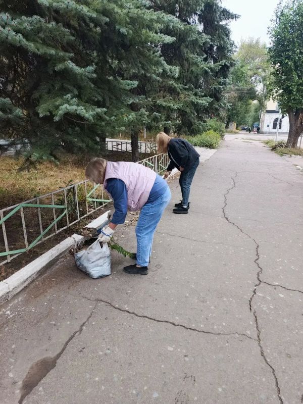 В Центрально-Городском внутригородском районе с целью реализации проекта Единой России «Городская среда» прошла еженедельная акция «Чистый четверг» В Центрально-Городском внутригородском районе с целью реализации проекта Единой России «Городская среда» прошла еженедельная акция «Чистый четверг»