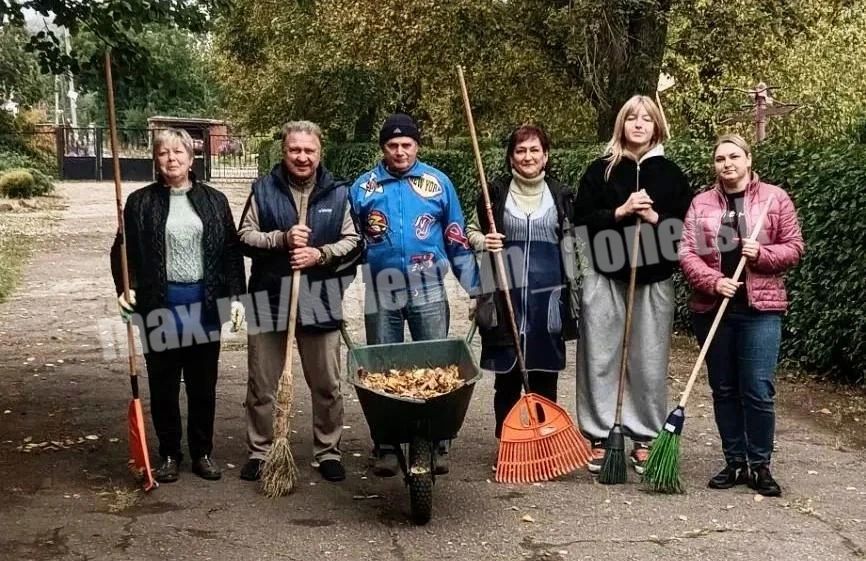 Сотрудники учреждений спорта и культуры приняли активное участие в еженедельной акции «Чистый четверг» Сотрудники учреждений спорта и культуры приняли активное участие в еженедельной акции «Чистый четверг»