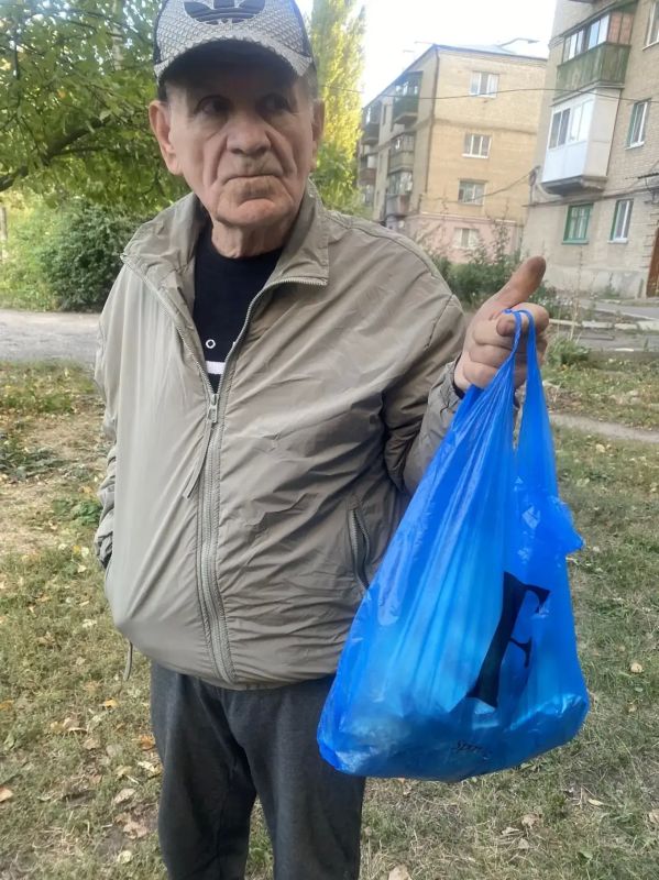 От сердца к сердцу. В городском округе Иловайск в честь празднования Международного Дня пожилых людей, который ежегодно отмечается 1 октября, прошла трогательная и важная акция «От сердца к сердцу» От сердца к сердцу. В городском округе Иловайск в честь празднования Международного Дня пожилых людей, который ежегодно отмечается 1 октября, прошла трогательная и важная акция «От сердца к сердцу»