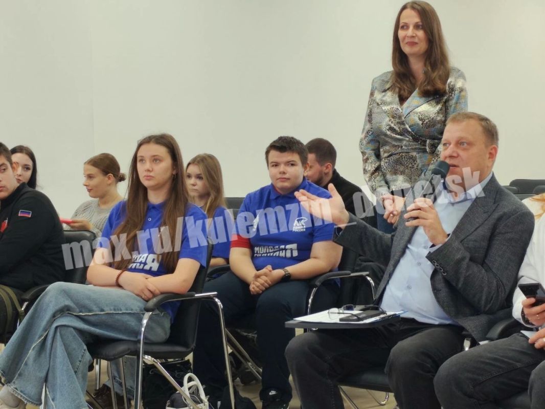 Алексей Кулемзин: Сегодня сотрудники администрации г.о. Донецк совместно с представителями города-побратима Звёздного городка провели уникальный телемост Алексей Кулемзин: Сегодня сотрудники администрации г.о. Донецк совместно с представителями города-побратима Звёздного городка провели уникальный телемост