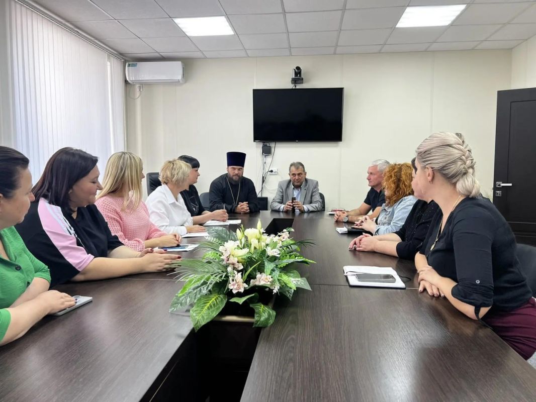 Таймураз Арсоев: Провёл важную встречу с настоятелем Свято-Преображенского храма, протоиереем Александром Костиным, и специалистами администрации по работе с молодёжью