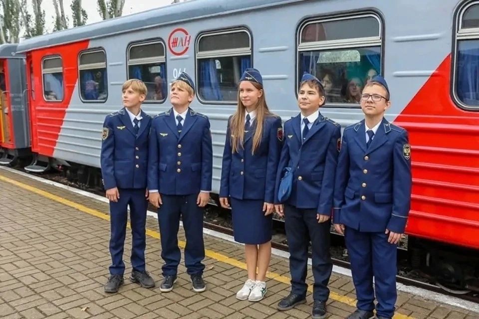 Перевезли более девяти тысяч пассажиров: Донецкая детская железная дорога завершила 54-й учебный сезон Перевезли более девяти тысяч пассажиров: Донецкая детская железная дорога завершила 54-й учебный сезон