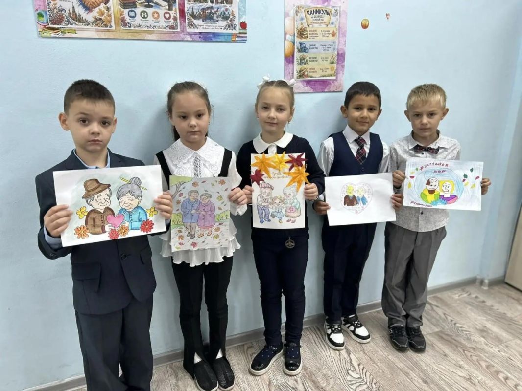 Юные кировчане тепло поздравили бабушек и дедушек с Днем пожилого человека Юные кировчане тепло поздравили бабушек и дедушек с Днем пожилого человека