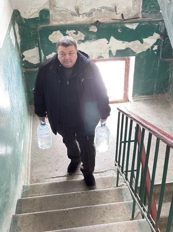 Роман Конев: 1 октября 2026 года депутат Горловского городского совета Донецкой Народной Республики первого созыва Александр Кунов во исполнение поручения Главы Донецкой Народной Республики осуществил адресный подвоз воды