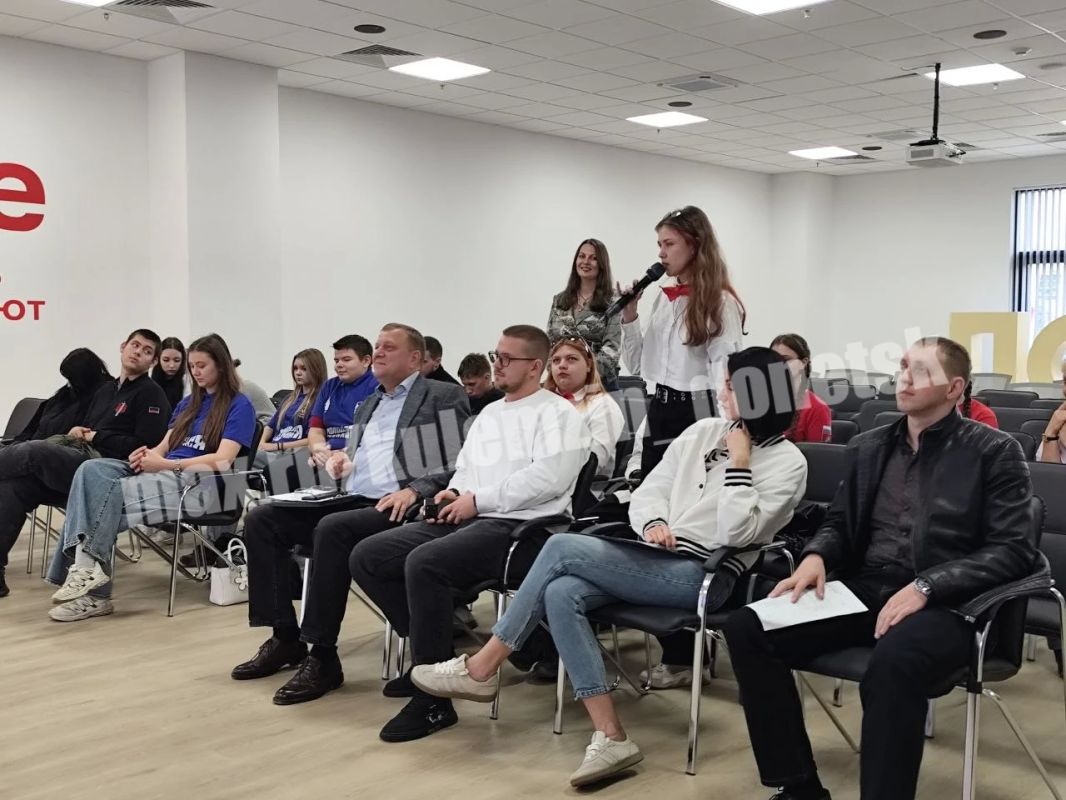 Алексей Кулемзин: Сегодня сотрудники администрации г.о. Донецк совместно с представителями города-побратима Звёздного городка провели уникальный телемост Алексей Кулемзин: Сегодня сотрудники администрации г.о. Донецк совместно с представителями города-побратима Звёздного городка провели уникальный телемост