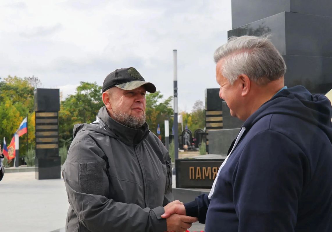 Председатель реготделения РВИО в ДНР Владимир Ежиков вместе с заместителем Председателя Российского военно-исторического общества Николаем Овсиенко пообщались с бойцами трех штурмовых подразделений, выполняющих боевые задачи... Председатель реготделения РВИО в ДНР Владимир Ежиков вместе с заместителем Председателя Российского военно-исторического общества Николаем Овсиенко пообщались с бойцами трех штурмовых подразделений, выполняющих боевые задачи...