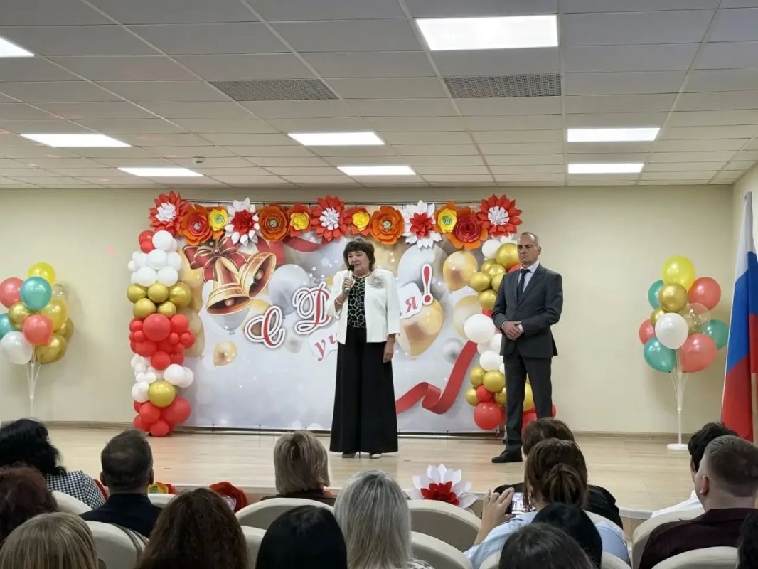 Борис Трима: В Мангушском округе торжество ко Дню учителя Борис Трима: В Мангушском округе торжество ко Дню учителя