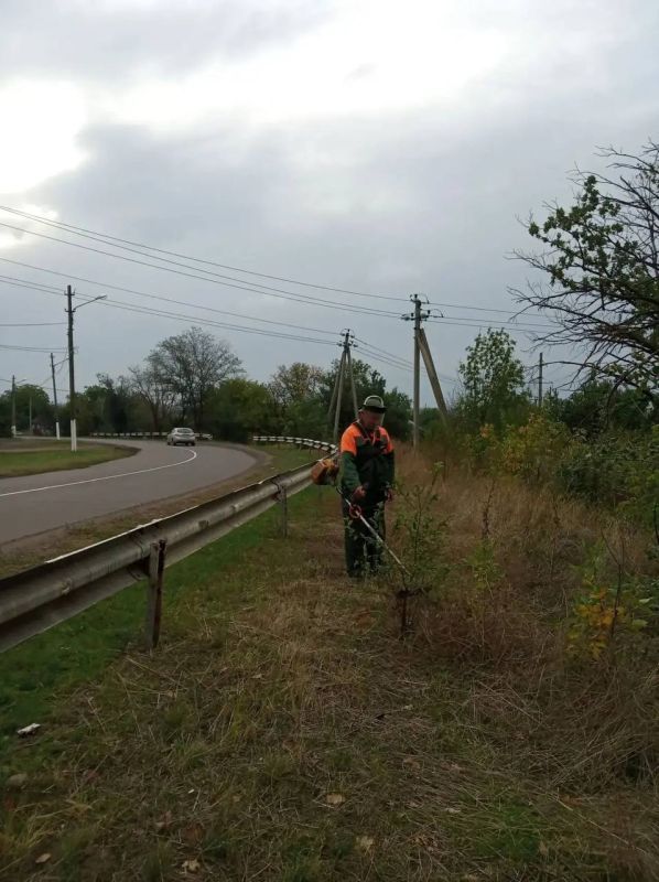 В г. Моспино продолжается еженедельная экологическая акция «Чистый четверг» в рамках проекта «Городская среда» В г. Моспино продолжается еженедельная экологическая акция «Чистый четверг» в рамках проекта «Городская среда»