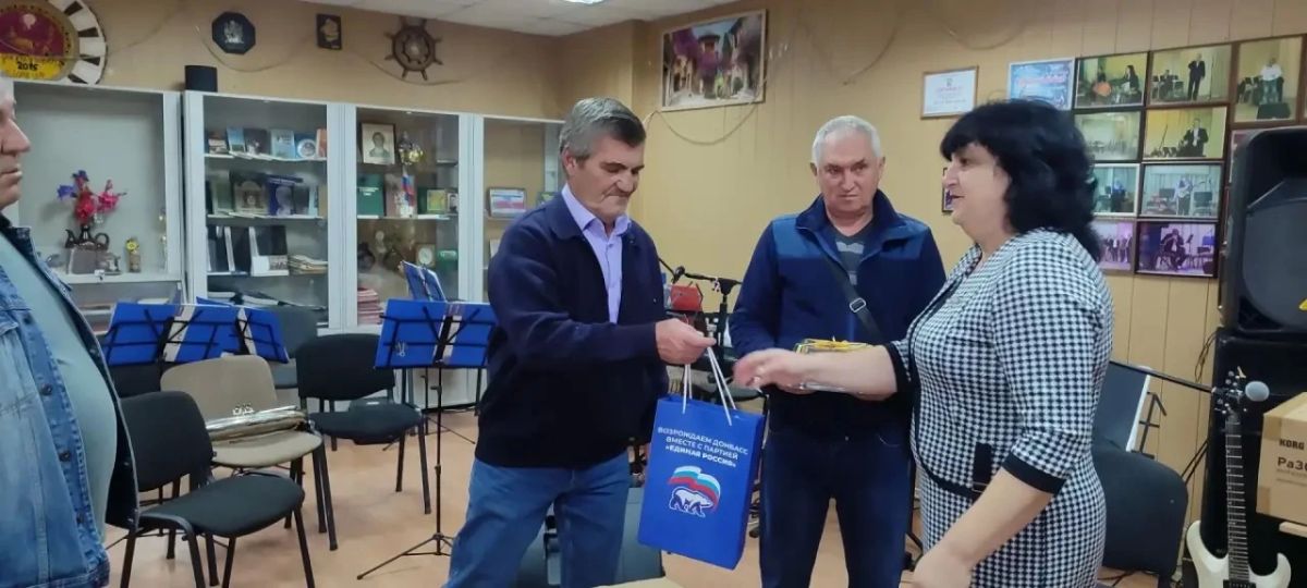 Поздравили музыкантов Мангушского округа Поздравили музыкантов Мангушского округа