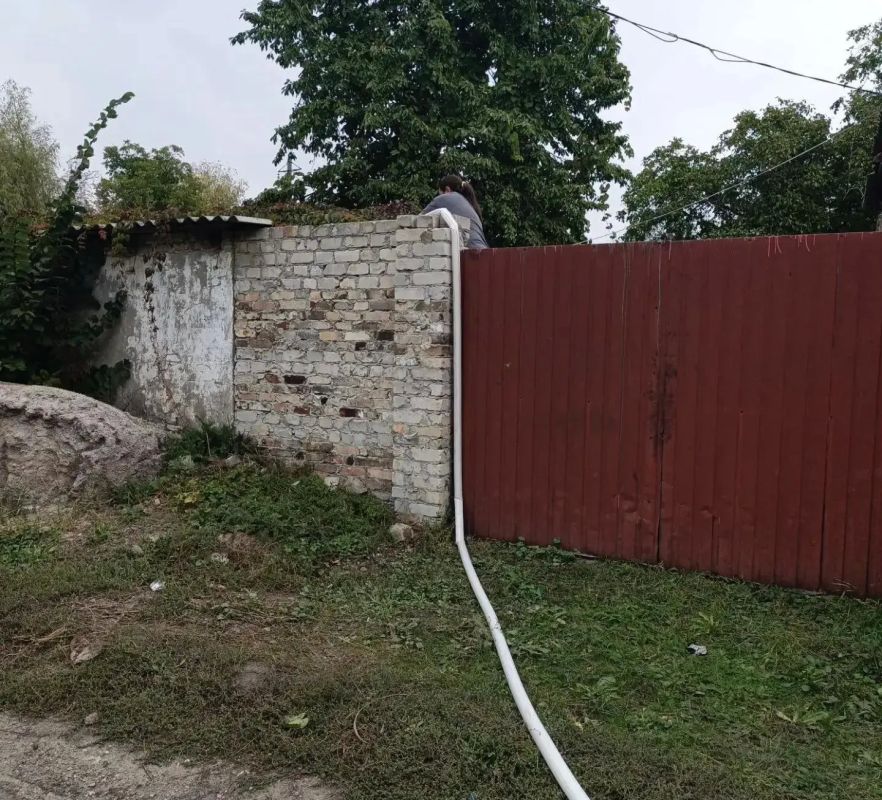 В Кировском внутригородском районе при поддержке региона-шефа Московская область продолжается подвоз воды для жителей домов, в которые в установленный графиком день не поступила вода В Кировском внутригородском районе при поддержке региона-шефа Московская область продолжается подвоз воды для жителей домов, в которые в установленный графиком день не поступила вода