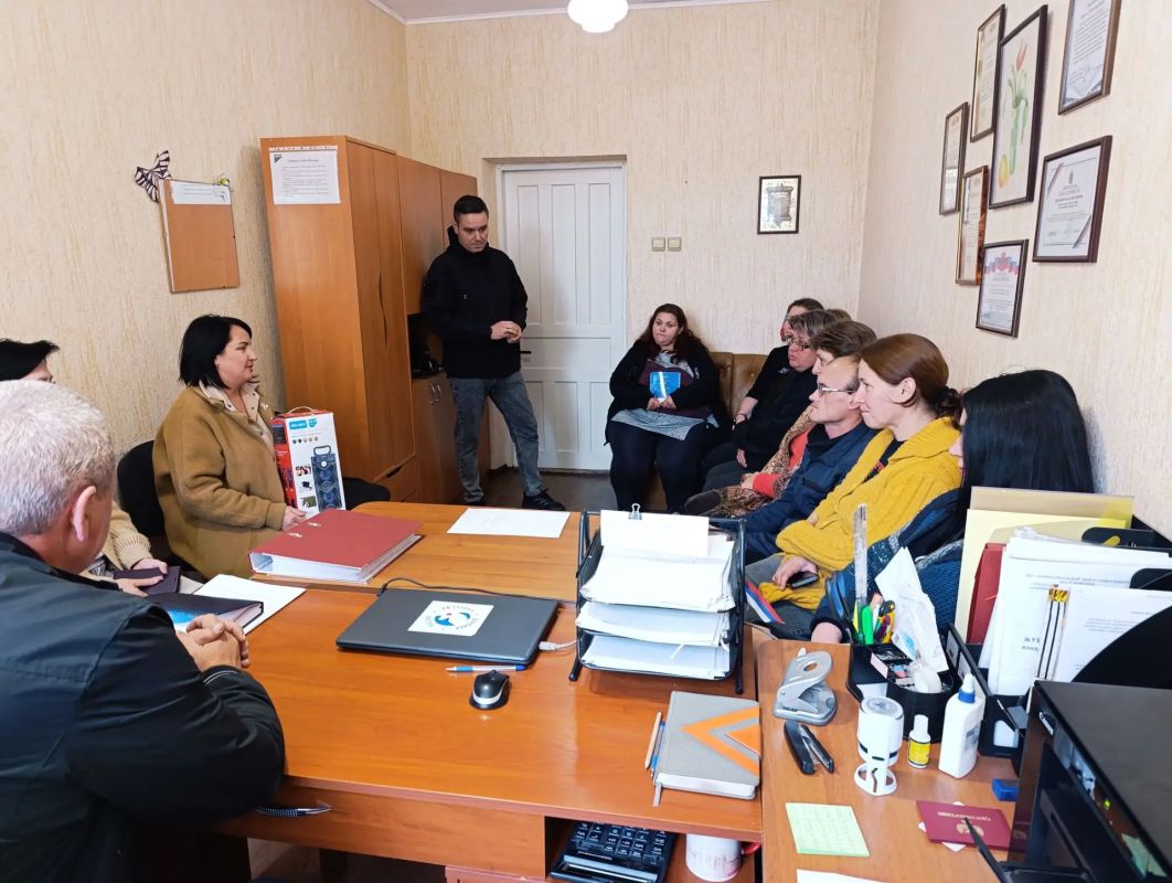 Диалог с сотрудниками социальной сферы: визит в Волновахский центр социального обслуживания Диалог с сотрудниками социальной сферы: визит в Волновахский центр социального обслуживания
