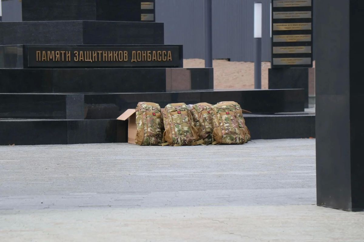 Председатель реготделения РВИО в ДНР Владимир Ежиков вместе с заместителем Председателя Российского военно-исторического общества Николаем Овсиенко пообщались с бойцами трех штурмовых подразделений, выполняющих боевые задачи... Председатель реготделения РВИО в ДНР Владимир Ежиков вместе с заместителем Председателя Российского военно-исторического общества Николаем Овсиенко пообщались с бойцами трех штурмовых подразделений, выполняющих боевые задачи...