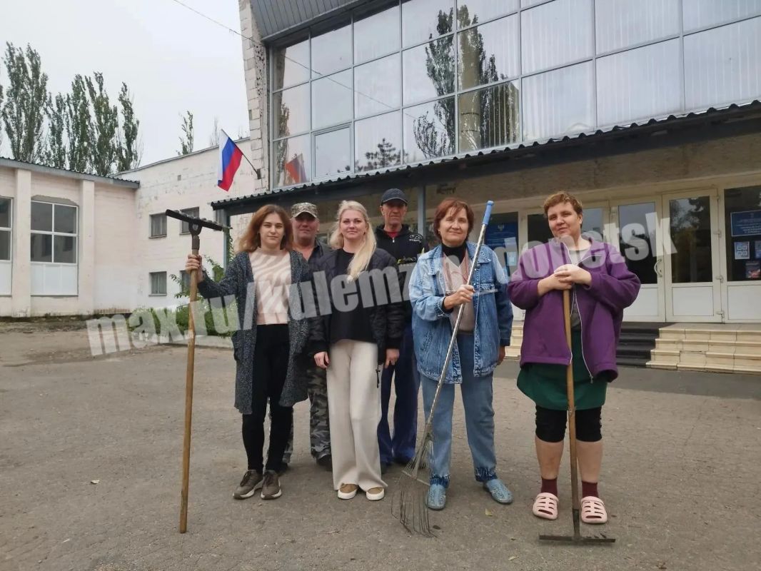 Сотрудники учреждений спорта и культуры приняли активное участие в еженедельной акции «Чистый четверг»