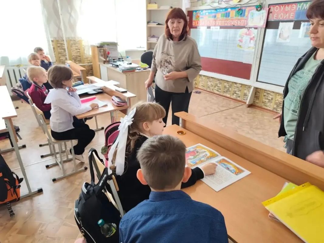 1 октября в библиотеке-филиале №1 для ребят 2 класса был проведен урок общения «Волшебный мир С.Т. Аксакова», посвященный 235-летию русского писателя 1 октября в библиотеке-филиале №1 для ребят 2 класса был проведен урок общения «Волшебный мир С.Т. Аксакова», посвященный 235-летию русского писателя