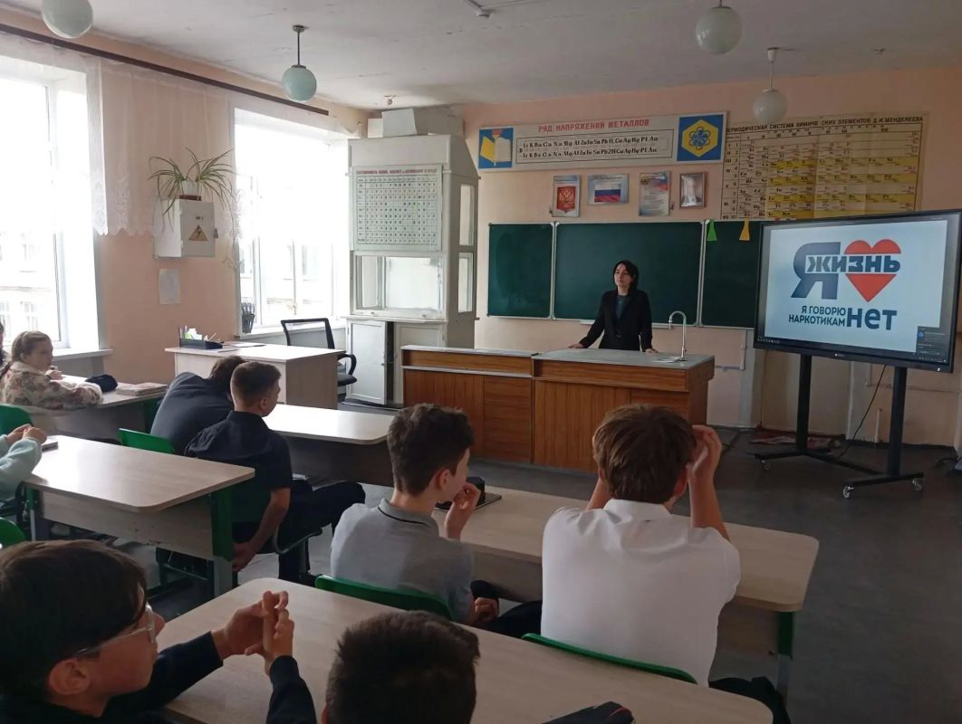 Стражи правопорядка проводят профилактические беседы с молодежью Стражи правопорядка проводят профилактические беседы с молодежью