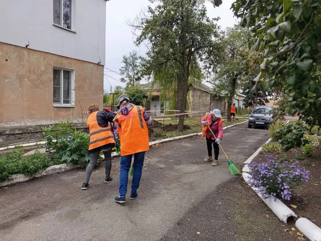 В г. Моспино продолжается еженедельная экологическая акция «Чистый четверг» в рамках проекта «Городская среда» В г. Моспино продолжается еженедельная экологическая акция «Чистый четверг» в рамках проекта «Городская среда»