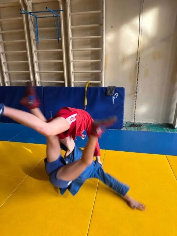 Спорт, дисциплина и характер: в Горловке прошла открытая тренировка по самбо Спорт, дисциплина и характер: в Горловке прошла открытая тренировка по самбо